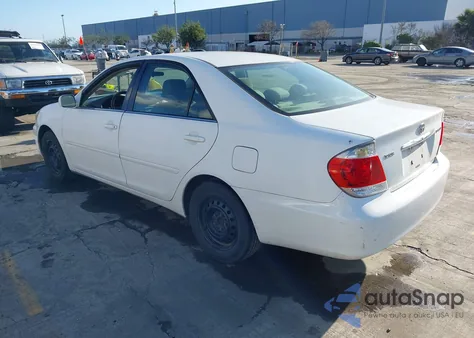 2005 Toyota Camry Le z USA, uszkodzony, nr VIN 4T1BE32KX5U415025